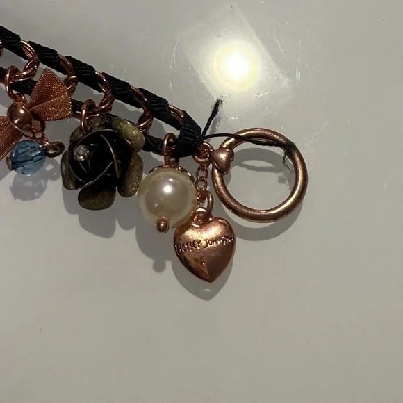 Betsey Johnson charm bracelet - Picture 4 of 5